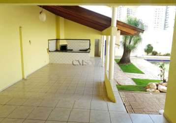 Casa com 3 quartos e 2 suítes para locação- 250m²