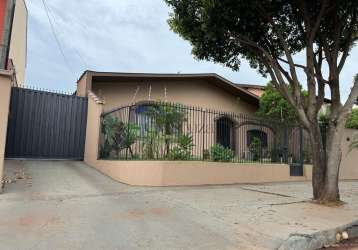 Casa a venda - 400m² - 3 quartos