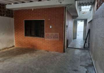 Casa com 120 m², 2 quartos, sala, cozinha, banheiro e garagem para 2 veículos