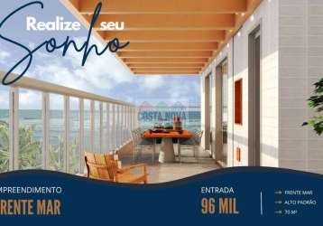 Apartamento de 2 dormitórios frente mar no jd. real