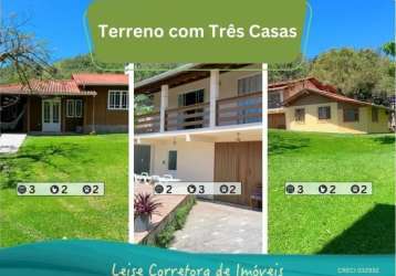 Terreno 1150 m² com 3 casas na praia de taquaras, balneário camboriú.