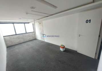 Sala comercial na praça da árvore, 114 m²com 04 banheiro e 02 vagas.