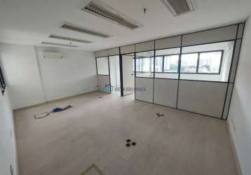 Sala comercial na praça da árvore, 58² com 1 banheiro e 1 vaga.