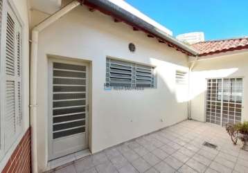 Casa com 02 dormitórios e 02 vagas - excelente localização a 500 metros do metro