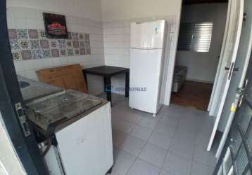 Boa localização, casa térrea com 1 dormitório, cozinha, banheiro, área de serviço, 01 vaga