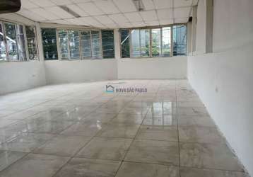 Imóvel comercial de 180m² de área com 3 banheiros e 2 salas amplas