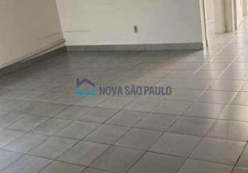 Conj. comercial com 05 salas e 02 banheiros.