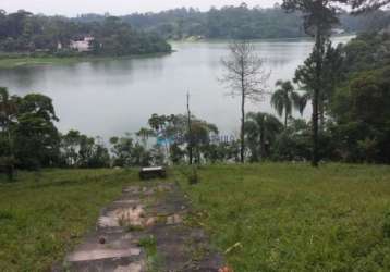 Área de 25.000 m² a beira da represa