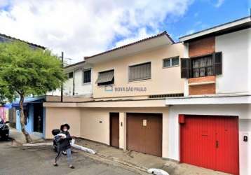 Casa com 05 dormitorios , 2 vagas, edicula ao lado do metrô saúde