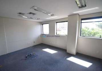 Sala comercial com 200m² com 4 vagas