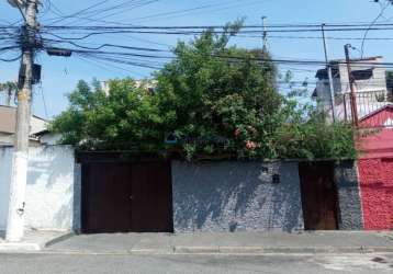 Casa térrea com 3 dormitórios sendo 2 suítes