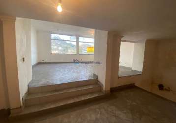 Sobrado residencial/comercial com 2 lojas na parte de baixo