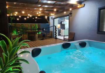 Casa a 50 mtrs da praia com jacuzzi para até 6 pessoas