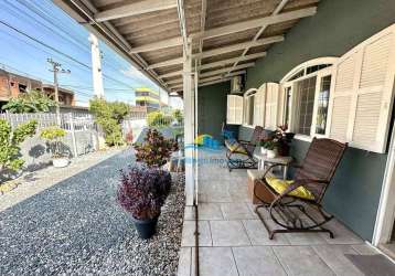 Casa no centro de penha com 3 quartos e piscina - 450m da praia