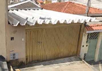 Casa térrea em terreno de m frente x m fundos bem localizada no bairro vila isolina mazzei