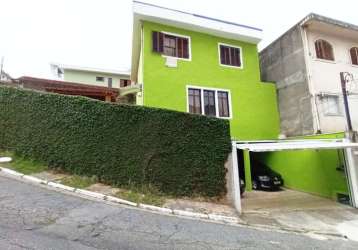 Sobrado  dorm sendo  suíte cozinha e sala de jantar sala  ambiente quintal com churrasqueira