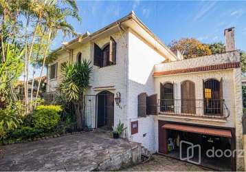 Casa com 5 quartos à venda na rua professor ivo corseuil, 129, petrópolis, porto alegre, 400 m2 por r$ 1.350.000