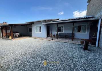 Casa com galpão para locação anual