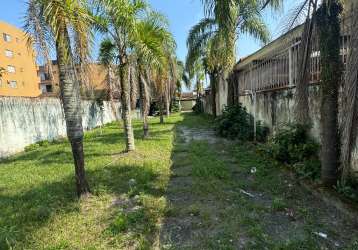 Casa isolada, terreno 9x45 lado praia, no centro da vila caiçara-praia grande-sp