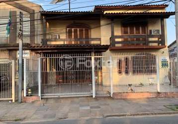 Casa com 3 quartos à venda na avenida rio são gonçalo, 305, santa maria goretti, porto alegre, 280 m2 por r$ 900.000