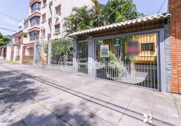 Casa com 3 quartos à venda na rua jaguari, 713, cristal, porto alegre, 308 m2 por r$ 980.000