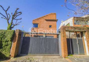 Casa com 4 quartos à venda na rua de souza júnior, 74, medianeira, porto alegre, 276 m2 por r$ 2.000.000