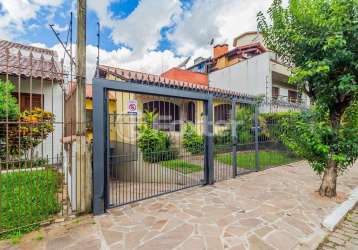 Casa com 3 quartos à venda na rua eurico lara, 350, medianeira, porto alegre, 217 m2 por r$ 1.500.000