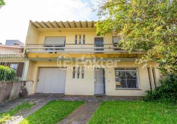 Casa com 3 quartos à venda na avenida teixeira mendes, 315, chácara das pedras, porto alegre, 212 m2 por r$ 850.000