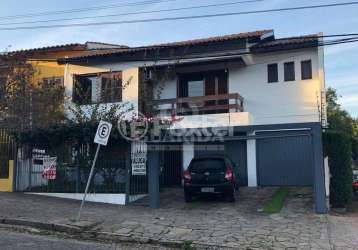 Casa com 3 quartos à venda na rua professor abílio azambuja, 675, jardim do salso, porto alegre, 308 m2 por r$ 812.250