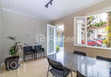 Casa com 3 quartos à venda na rua maranguape, 149, petrópolis, porto alegre, 260 m2 por r$ 712.500