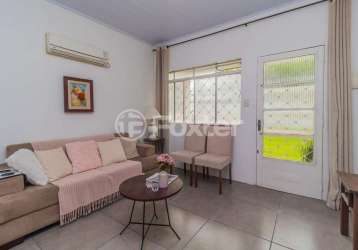 Casa com 2 quartos à venda na rua doutor joão simplício alves de carvalho, 45, vila ipiranga, porto alegre, 112 m2 por r$ 1.100.000