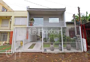 Casa com 3 quartos à venda na rua teixeira de freitas, 558, santo antônio, porto alegre, 138 m2 por r$ 1.149.000