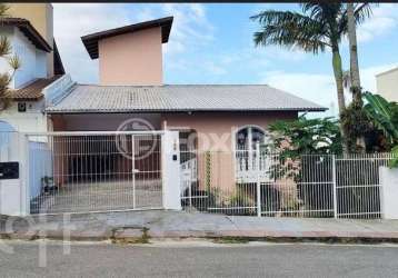 Casa com 4 quartos à venda na rua antônio josé duarte, 139, coqueiros, florianópolis, 220 m2 por r$ 1.300.000