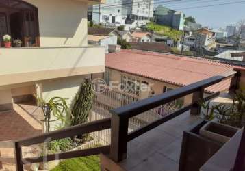 Casa com 4 quartos à venda na servidão morfim, 55, estreito, florianópolis, 243 m2 por r$ 1.350.000