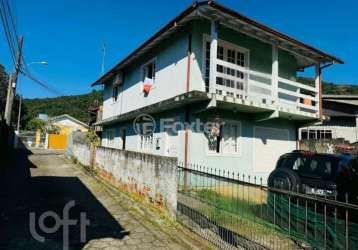 Casa com 3 quartos à venda na servidão batuel cunha neto, 54, rio tavares, florianópolis, 103 m2 por r$ 550.000