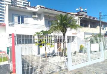 Casa com 5 quartos à venda na rua josé aurino de matos, 128, kobrasol, são josé, 258 m2 por r$ 1.290.000