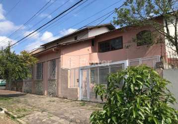 Casa com 4 quartos à venda na rua ponche verde, 163, medianeira, porto alegre, 438 m2 por r$ 630.000