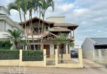 Casa com 4 quartos à venda na avenida dos lagos, 3709, pedra branca, palhoça, 223 m2 por r$ 1.650.000