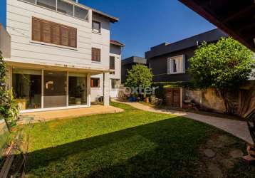 Casa em condomínio fechado com 3 quartos à venda na rua professor antônio josé remião, 15, espírito santo, porto alegre, 212 m2 por r$ 1.300.000