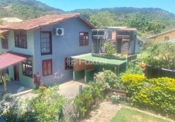 Casa com 5 quartos à venda na beco dos surfistas, 255, lagoa da conceição, florianópolis, 1300 m2 por r$ 5.000.000