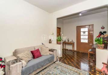 Casa com 2 quartos à venda na rua paissandu, 412, partenon, porto alegre, 115 m2 por r$ 630.000