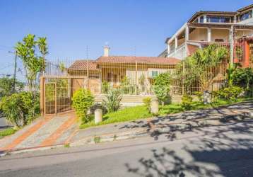 Casa com 4 quartos à venda na rua álvaro guterres, 650, tristeza, porto alegre, 228 m2 por r$ 680.000