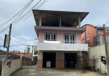 Casa a venda de 03 dormitórios sendo 01 suíte com terraço no bairro ipiranga -são josé -sc