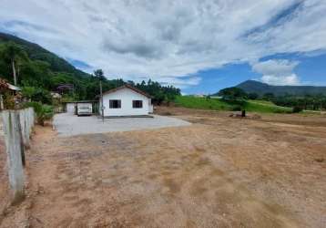 Casa  de 03 dormitórios com terreno de 4 mil metros em biguaçu/sc