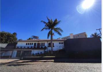 Casa com 4 quartos para locação no jardim carvalho