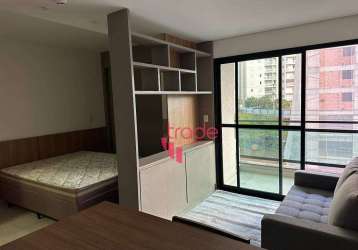 Apartamento tipo studio mobiliado para locação no bairro jardim botânico em ribeirão preto com sacada.