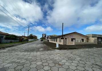 Casa de esquina para a venda perto do mar