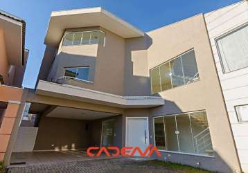 Casa alto padrão com 3 quartos e 4 vagas para aluguel no campo comprido