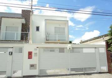 Casa independente a 100 metros da praia no litoral norte com 4 dormitórios e um belo quintal.