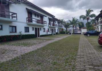 Casa a venda em condomínio fechado com piscina a 150m da praia em bertioga.